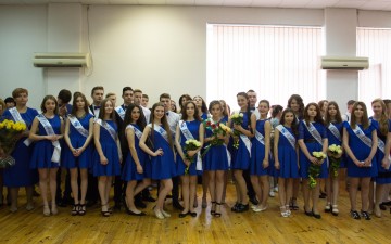 Прем'єр-міністр та Міністр освіти і науки привели Посла Китаю Ду Вея на останній дзвоник в Броварську школу №7