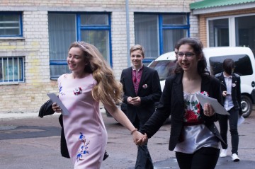 Прем'єр-міністр та Міністр освіти і науки привели Посла Китаю Ду Вея на останній дзвоник в Броварську школу №7