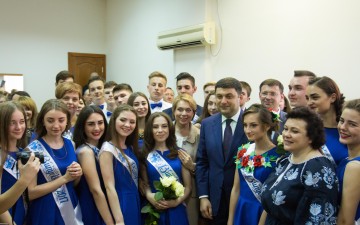 Прем'єр-міністр та Міністр освіти і науки привели Посла Китаю Ду Вея на останній дзвоник в Броварську школу №7