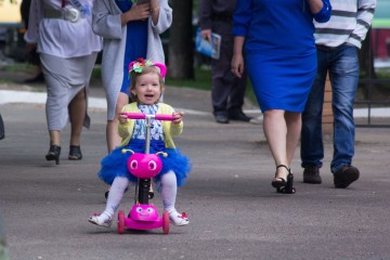 Прем'єр-міністр та Міністр освіти і науки привели Посла Китаю Ду Вея на останній дзвоник в Броварську школу №7