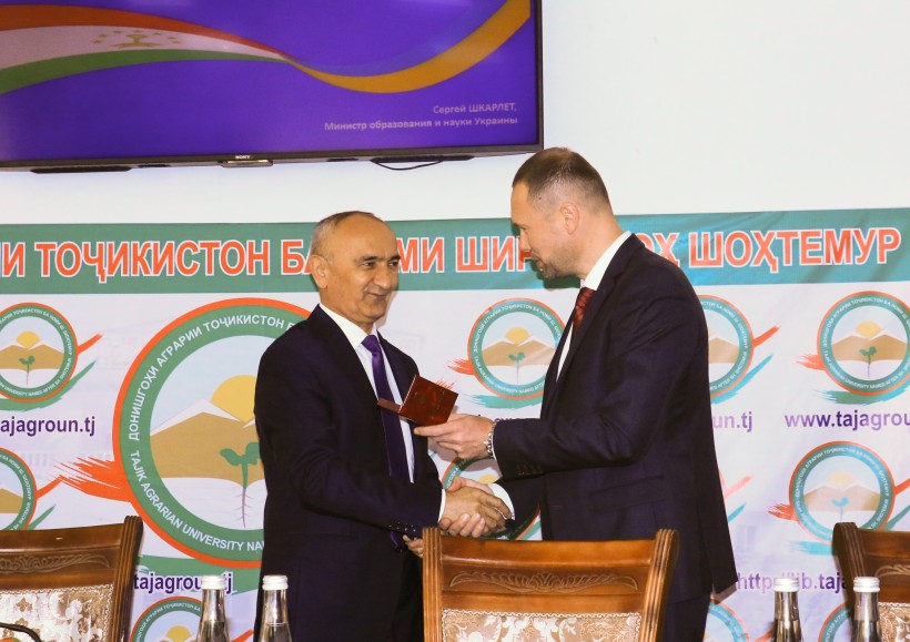 Сергій Шкарлет обговорив питання розвитку взаємовідносин між Україною та Таджикистаном у галузі освіти і науки з випускниками українських ЗВО