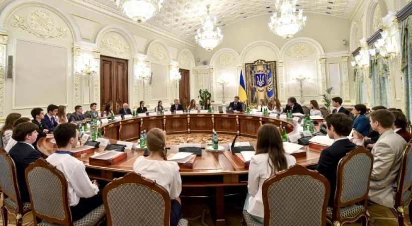 У підтримці обдарованих дітей Україна йде європейським курсом – Президент на зустрічі з молодими науковцями