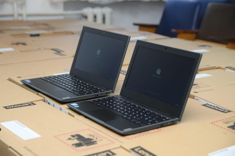 Digital devices for teachers: 50 thousand ukrainian educators received chromebooks