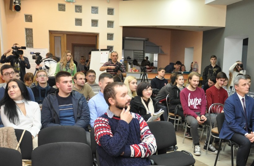 Неформальне навчання та платформа для лекцій: у ПНУ презентували студентський простір Paragraph