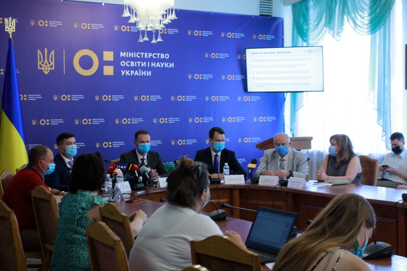 Майже 400 тис осіб взяли участь у цьогорічній основній сесії ЗНО, з них на відмінно її склали 447 учасників