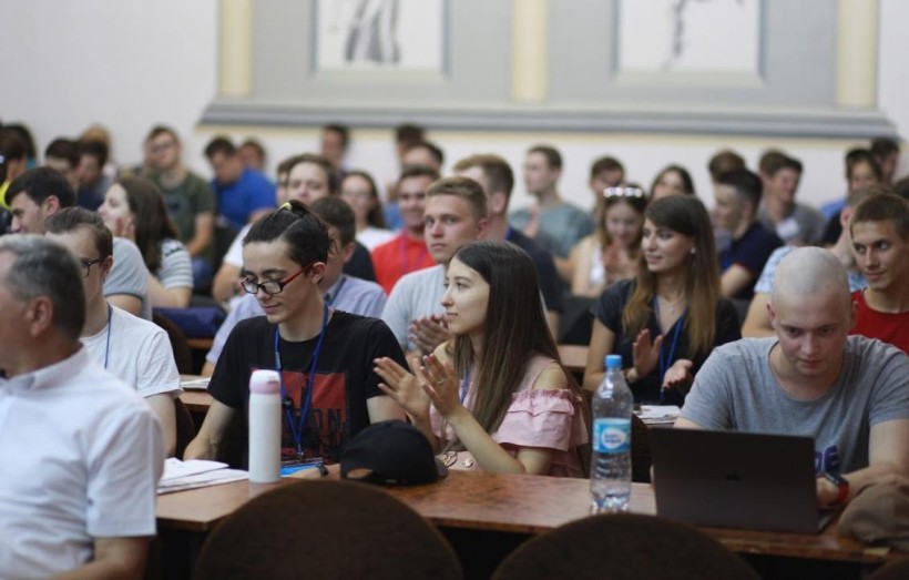 Студенти майже 20 українських вишів долучилися до навчання у Літній школі з програмування УжНУ