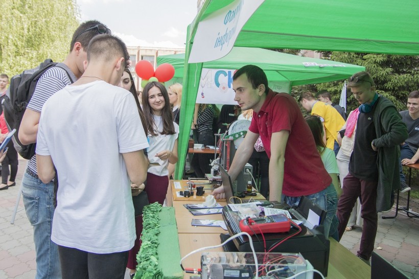 У СумДУ провели освітній фестиваль, учасниками якого стали понад 1 тис школярів