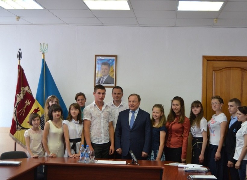 Молодь Дніпродзержинська отримала стипендію міського голови