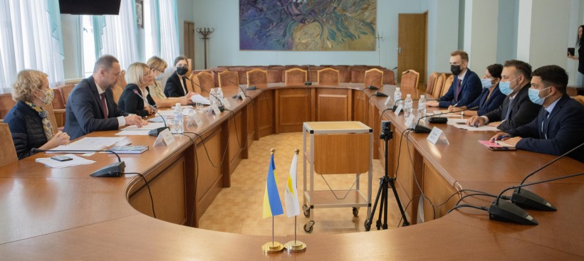 Сергій Шкарлет обговорив із Послом Республіки Кіпр в Україні Луїсом Телемаху ключові напрями взаємодії в галузі освіти