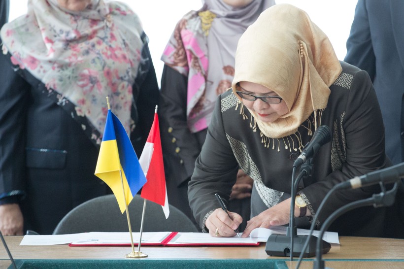 Індонезійські вчені зможуть працювати на станції Академік Вернадський, а українські – в тропічних центрах провінції Ріоу – підписано Меморандум