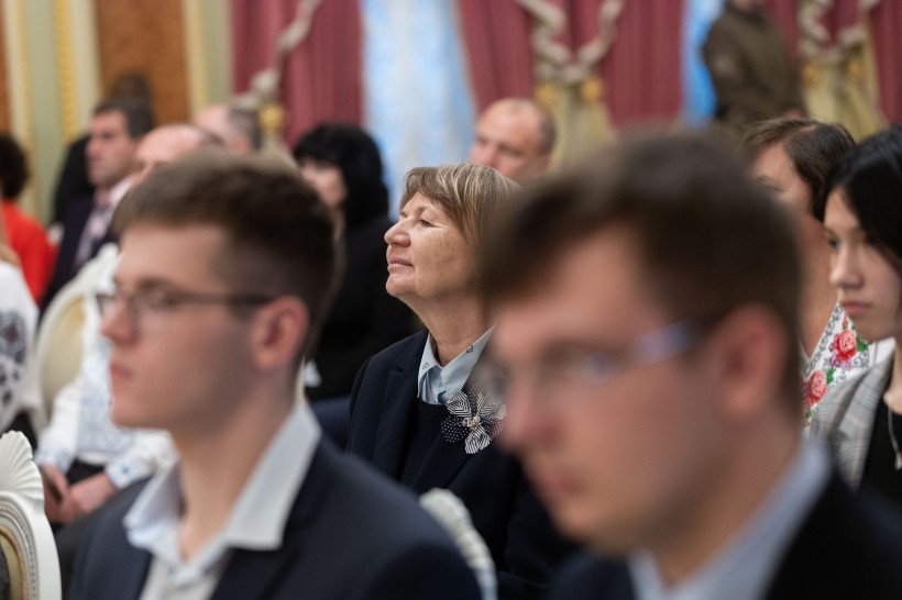 Про сумлінну роботу українських освітян сьогодні свідчать не лише здобутки їхніх учнів на олімпіадах, а й перемоги на фронті, – Володимир Зеленський