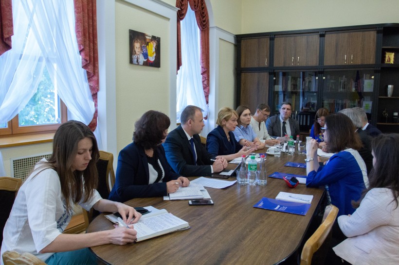 МОН співпрацюватиме зі Світовим конгресом українців у розробці навчальних матеріалів для українських шкіл за кордоном