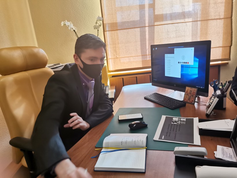 Відбулась пряма телефонна лінія Уряду за участю керівництва МОН