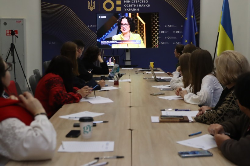 Команда МОН долучилася до Всеукраїнського радіодиктанту національної єдності