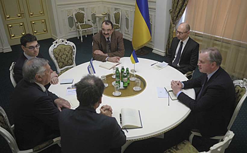 Арсеній Яценюк запросив Нобелівського лауреата Даніеля Шехтмана до розробки спільних освітніх ініціатив