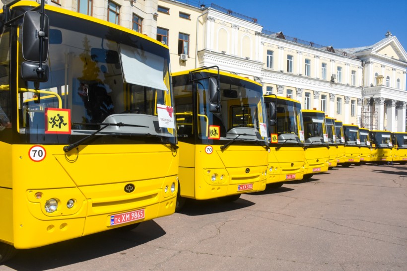 Для житомирських школярів придбали 20 нових автобусів