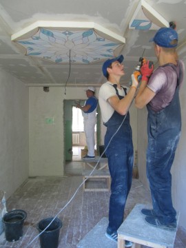 Декорування стелі, встановлення освітлення та монтаж гіпсокартону: в Україні провели конкурс фахової майстерності серед монтажників