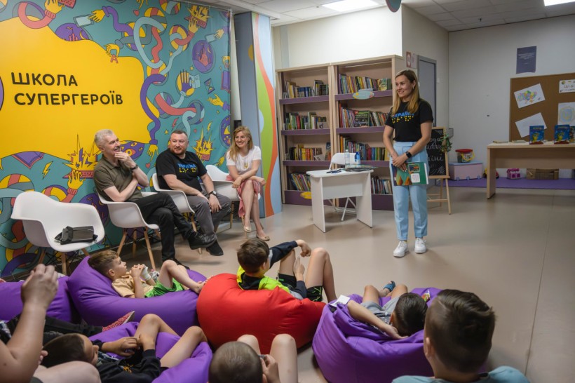 Бібліотеки «Школи супергероїв» поповнять тисячею сучасних українських книг!