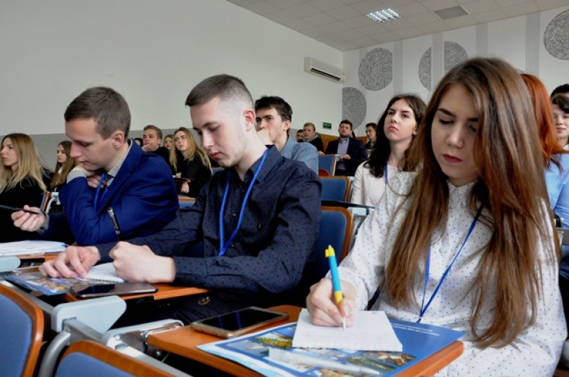 Студенти Прикарпатського національного університету спробували себе у ролі членів Північноатлантичної ради НАТО