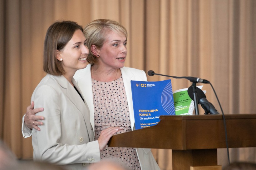 Лілія Гриневич офіційно передала владу та перехідні книги 11-му Міністру освіти і науки Ганні Новосад