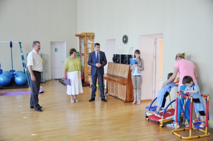 Вихованців Черкаського НРЦ привітали з Днем захисту дітей