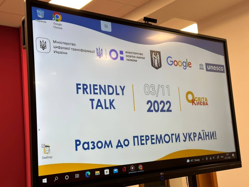 Учителям столичних шкіл передано 2 тис. хромбуків