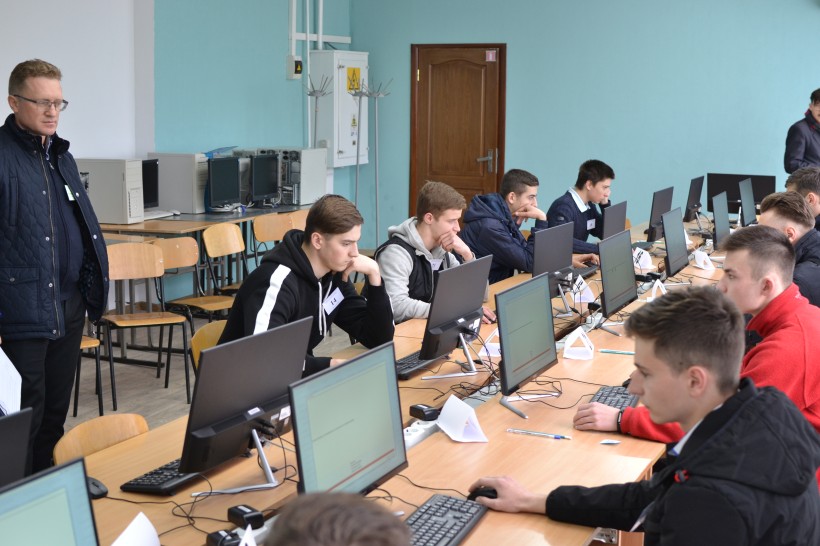 В Україні визначили кращого електромонтера серед учнів профтехів