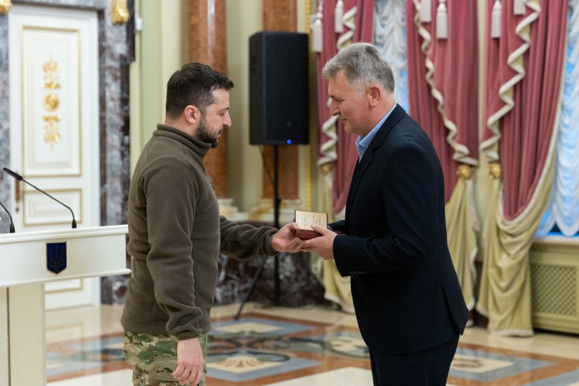 Про сумлінну роботу українських освітян сьогодні свідчать не лише здобутки їхніх учнів на олімпіадах, а й перемоги на фронті, – Володимир Зеленський