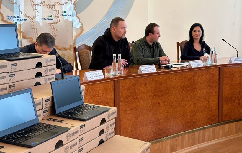 Цифрові пристрої для вчителів: понад 2,4 тис. хромбуків передано для закладів загальної середньої освіти Вінничини