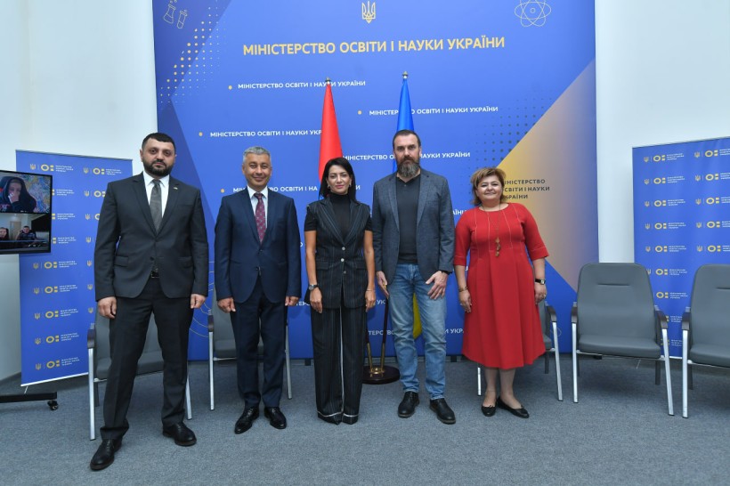 Понад 1000 девайсів для українських школярів: відбулася зустріч із представниками Республіки Вірменія