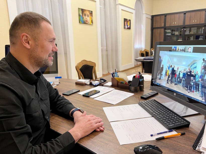 Сергій Шкарлет провів онлайн-зустріч з українськими дітьми, які перебувають у Франції