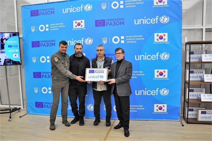 With the support of the EU and the Republic of Korea, UNICEF Granted 10,000 tablets and laptops to Ukrainian schoolchildren