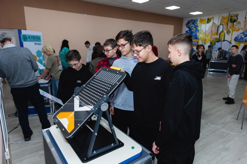 Уперше Музей математики «Кубоїд» подорожуватиме Україною: маршрут стартує з прифронтових громад
