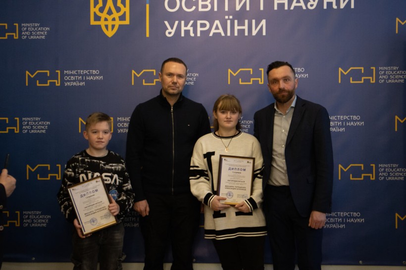 У МОН нагородили переможців VII Міжнародного конкурсу наукових і мистецьких робіт імені Володимира Маняка та Лідії Коваленко