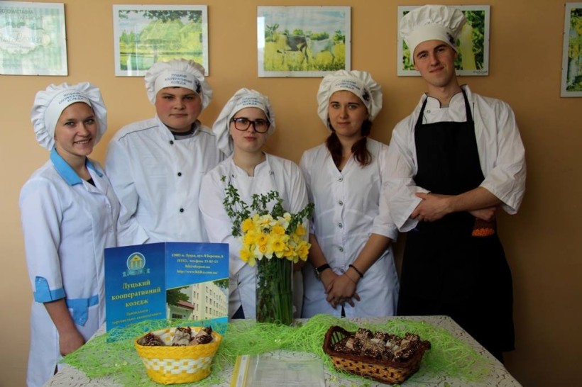 Учні та студенти Волині взяли участь у конкурсі, щоб показати корисну та смачну альтернативу фаст-фуду