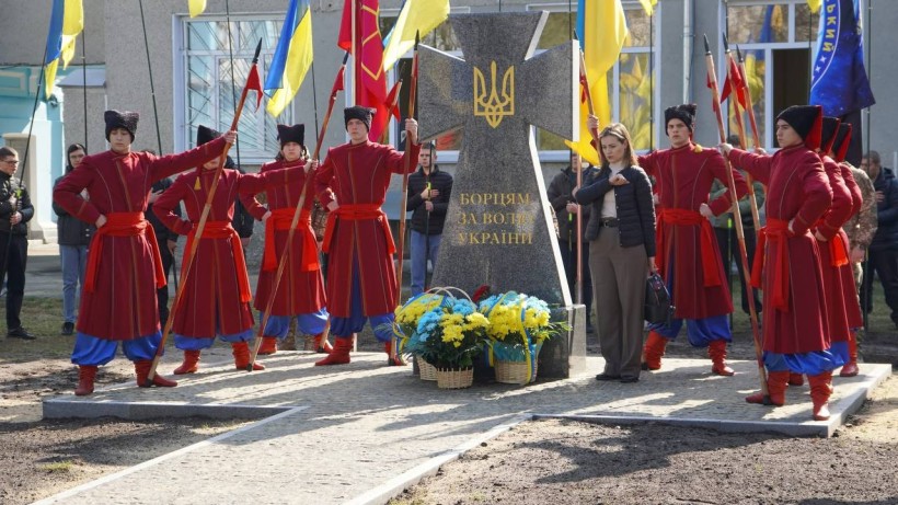 Козацький хрест «Борцям за волю України» відкрили у Поліському національному університеті