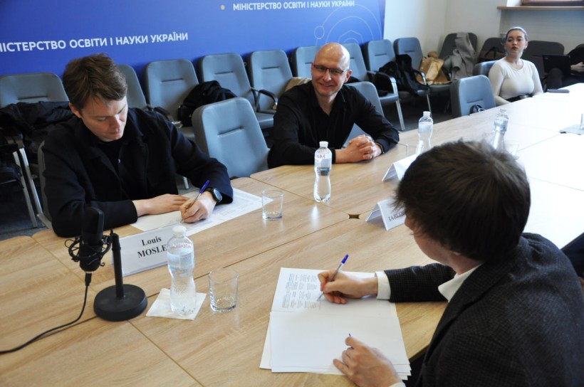 Безпечна очна освіта в школах: МОН і Palantir підписали меморандум про співпрацю