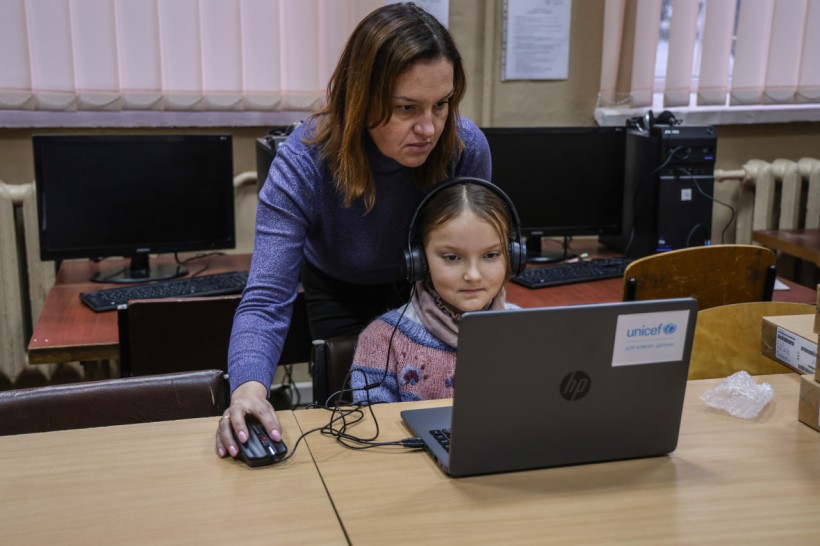 ЮНІСЕФ доставив майже 29 тисяч ноутбуків для українських школярів