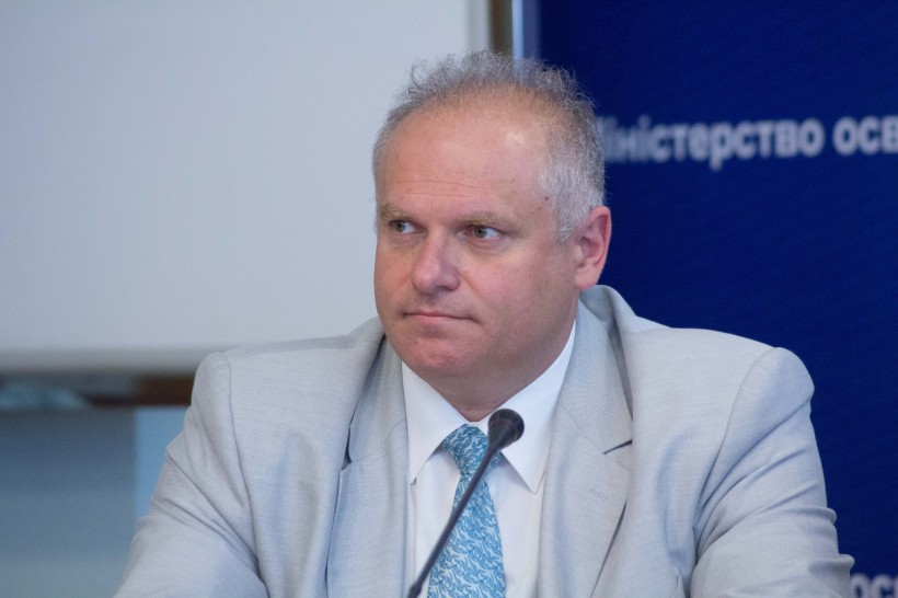 Нинішня кількість поданих вступниками заяв є традиційною для «екватора» вступної кампанії – директор департаменту МОН Олег Шаров
