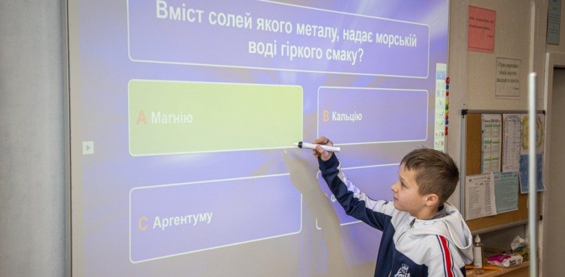 Майже 80 шкіл та ліцеїв Дніпропетровщини отримали сучасне обладнання для кабінетів та STEM-лабораторій