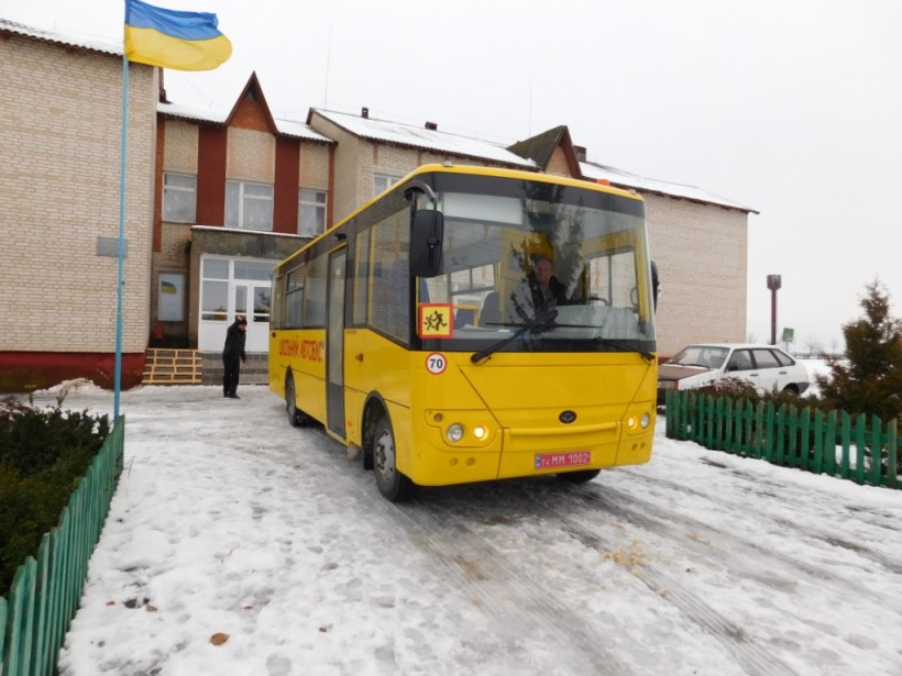 Чергова партія «Шкільних автобусів» прибула в школи Волині