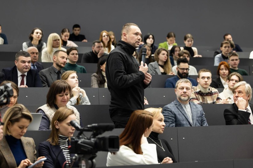 В Україні відбувся діалог щодо відновлення інфраструктури країни з урахуванням безбар’єрності