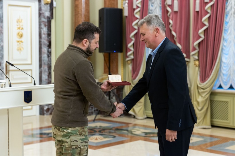 Про сумлінну роботу українських освітян сьогодні свідчать не лише здобутки їхніх учнів на олімпіадах, а й перемоги на фронті, – Володимир Зеленський
