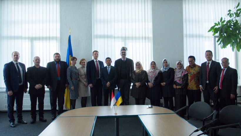 Індонезійські вчені зможуть працювати на станції Академік Вернадський, а українські – в тропічних центрах провінції Ріоу – підписано Меморандум