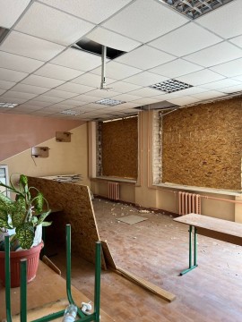 Сергій Шкарлет відвідав пошкоджені і зруйновані заклади освіти у Миколаєві