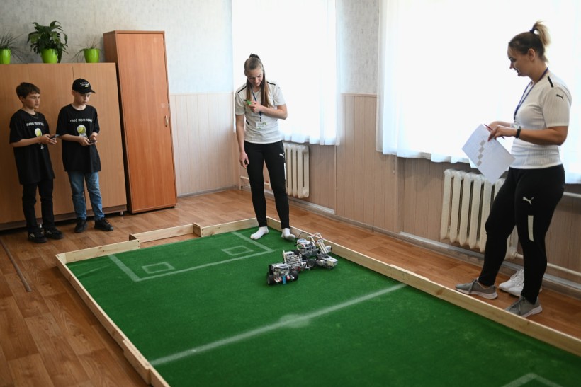 У Черкаській санаторній школі проходить обласний фестиваль науки та робототехніки «RoboTerra»