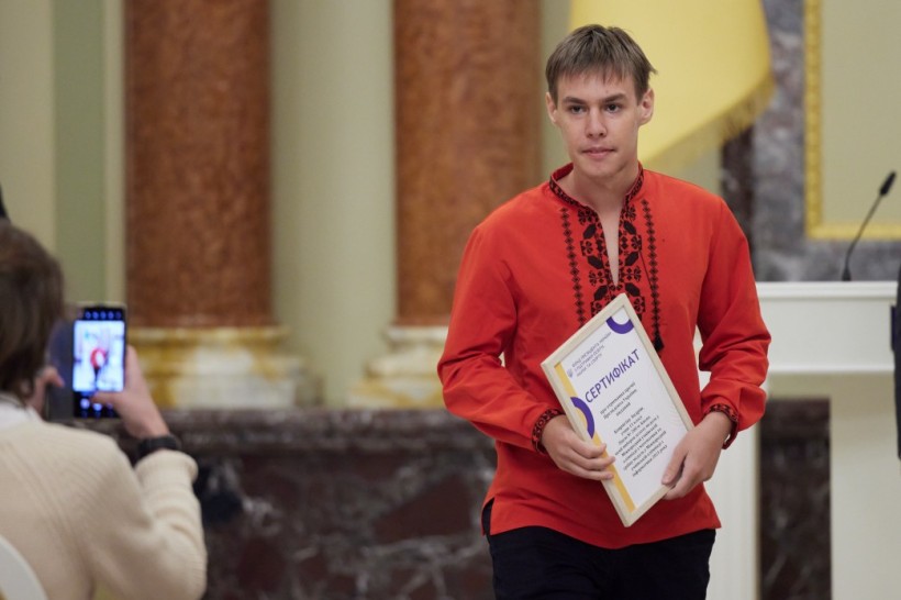 Президент України зустрівся з освітянами та переможцями міжнародних олімпіад
