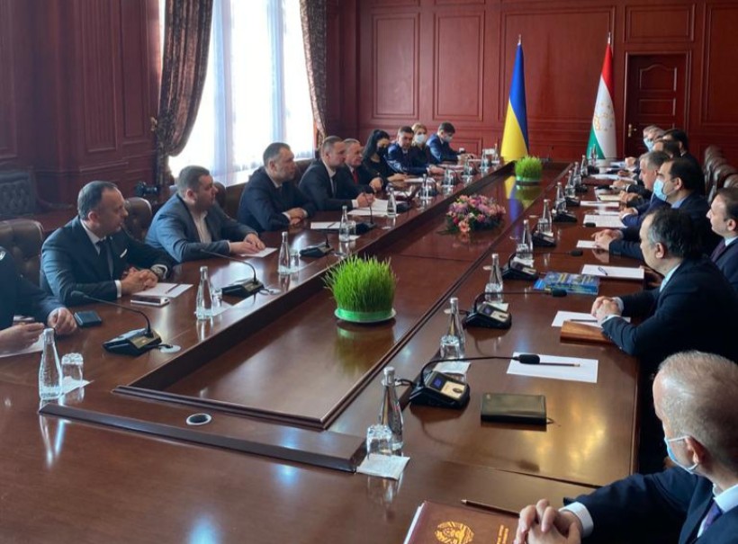 Міністр Сергій Шкарлет провів зустріч з Міністром закордонних справ Таджикистану Сіроджиддіном Мухріддіном