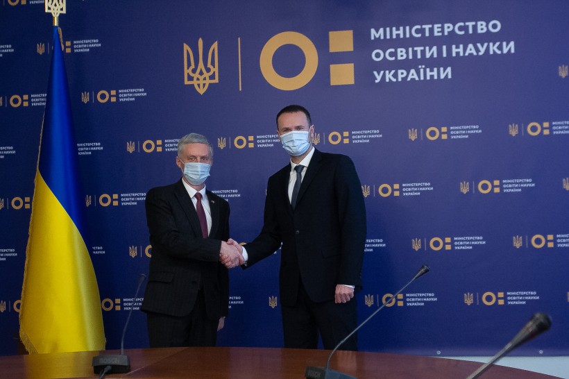 Зміцнення українсько-литовських відносин в освітньому просторі – ключова тема зустрічі Міністра Сергія Шкарлета з Послом Литви в Україні Вальдемарасом Сарапінасом