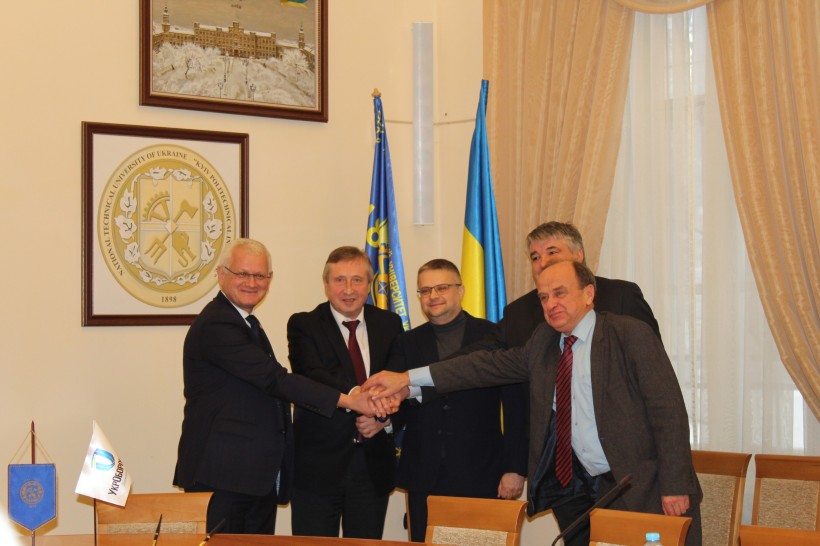 МОН готує законодавчу базу для дуальної освіти, але вже зараз КПІ та Укроборонпром показують приклад такої співпраці - перший заступник Міністра Володимир Ковтунець